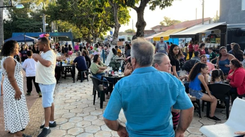 Feira sobre rodas movimentou o final de semana.