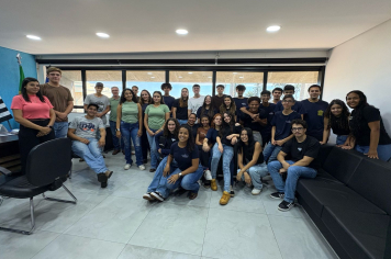 Estudantes da Escola Estadual Maurício Milani visitam o Gabinete da Prefeitura 