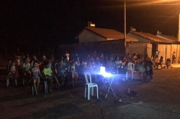 Projeto ‘Cinema nos Bairros’ reúne grande público no Odilon Milani