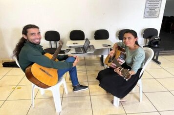 As aulas de viola caipira, guitarra e violão estão a todo vapor.