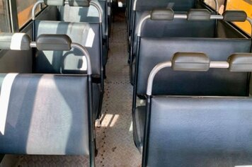Prefeitura reforma estofamentos dos ônibus.