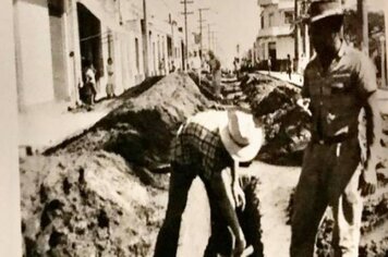 Museu Digital - Obras de instalação de água e esgoto na cidade.