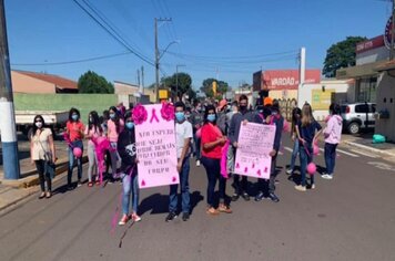 Saúde promove caminhada do Outubro rosa.