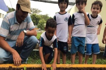 Alunos da EMEI ‘Maria Aparecida Milani Bedusque’ participam de plantio de mudas de hortaliças