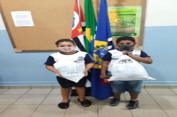 EMEF IDA BONINI REALIZA PRIMEIRA REUNIÃO DE PAIS, COM ENTREGA DOS NOVOS UNIFORMES.