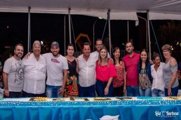 Grande público prestigiou a noite do dia , 29. O bolo gigante com pelo menos 6 metros e 175 serviu com fartura a todos que estiveram presentes.