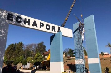 Portal de entrada da cidade recebe hélice de volta.