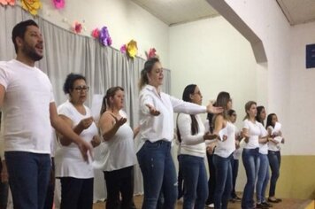 De volta as aulas Professores surpreendem alunos