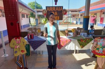 Secretaria do Meio Ambiente doa mudas de ipês brancos às crianças da EMEI