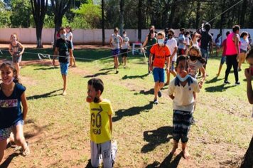 Atividades em comemoração ao dia da criança levam lazer e entretenimento aos pequenos echaporaenses.