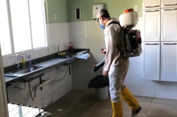 Prefeitura aproveita período de férias para dedetizar unidades da Rede de Ensino