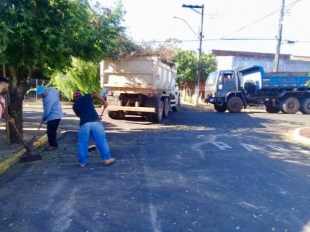 Capricho com a cidade. Prefeitura intensifica trabalhos de limpeza urbana.