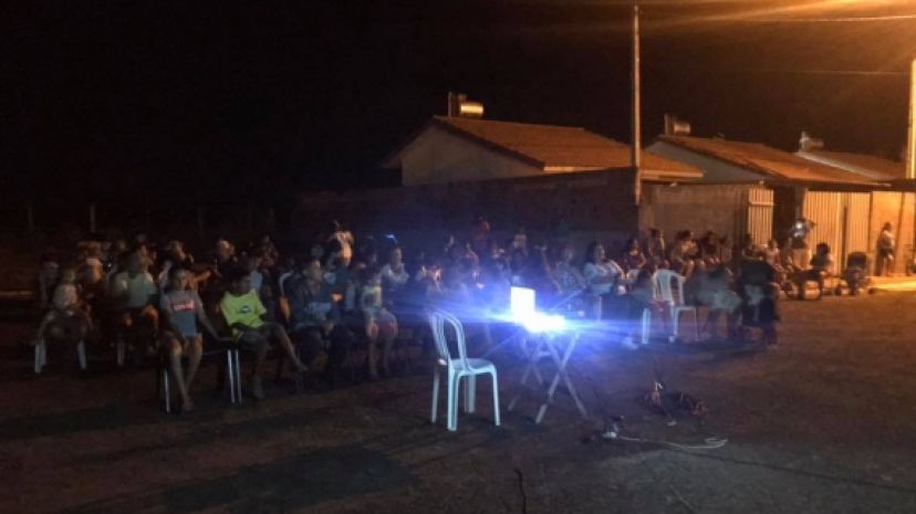 Projeto ‘Cinema nos Bairros’ reúne grande público no Odilon Milani
