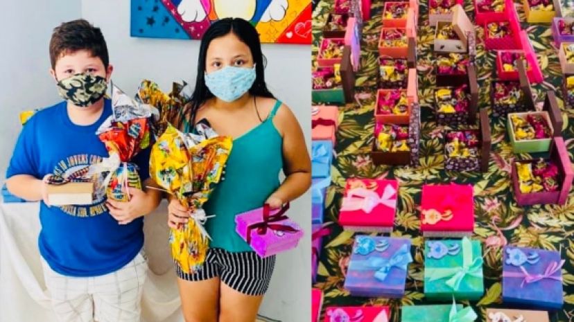 Crianças que participam de oficinas do CRAS receberam ovos e lembranças de Páscoa