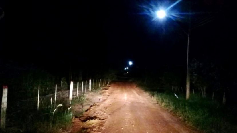 Prefeitura instala pontos de iluminação no bairro Banco da Terra