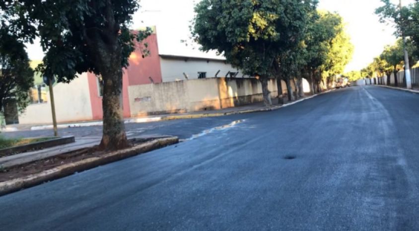 Asfalto Novo. Terceira etapa de recapeamento asfáltico garante um total de 38 quarteirões já recuperados no município.
