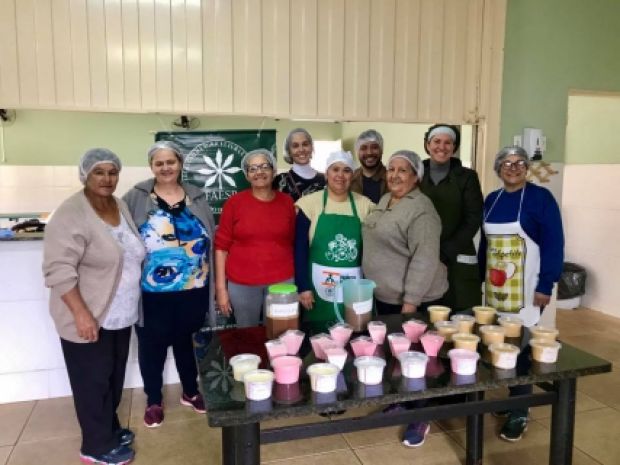 SENAR e Sindicato Rural de Assis, em parceria com a Prefeitura Municipal realizam curso de produção de derivados do leite: iogurte, bebidas lácteas e doce de leite.
