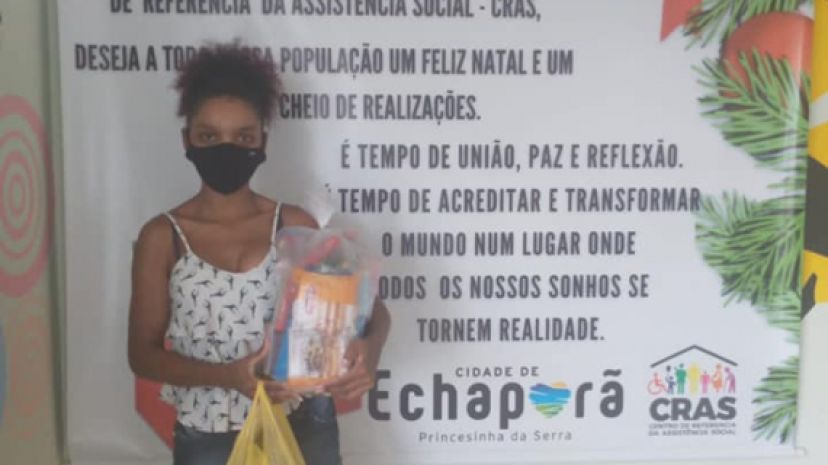 Cestas de Natal são entregues aos munícipes.