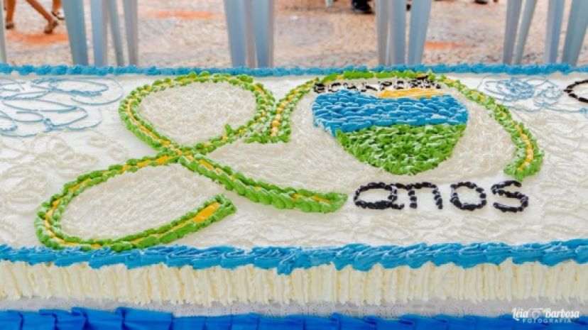 Com bolo de 6 metros e 150 kilos população de Echaporã comemora seus 80 anos