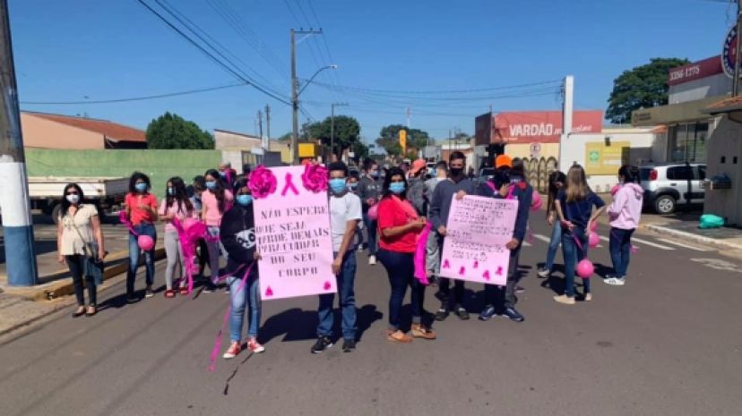 Saúde promove caminhada do Outubro rosa.