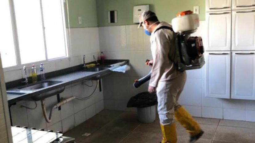 Prefeitura aproveita período de férias para dedetizar unidades da Rede de Ensino